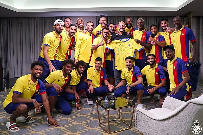 بالصور.. لاعبو النصر يودعون امرابط بحفل خاص