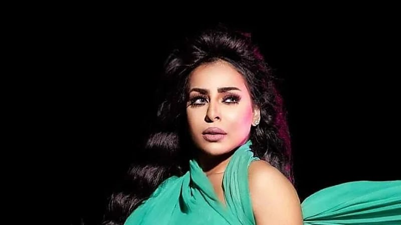 بالفيديو.. هند البلوشي تحتفل بقرار الحظر في الكويت