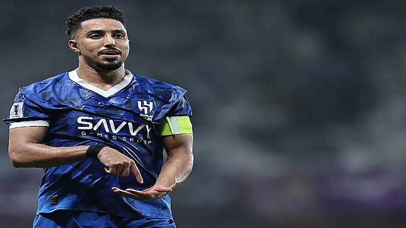 سالم الدوسري يحصد جائزة أفضل لاعب محلي