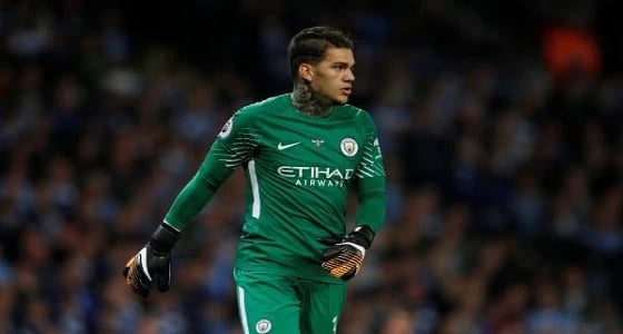 حارس مانشستر سيتي يتطلع لإحراز الأهداف