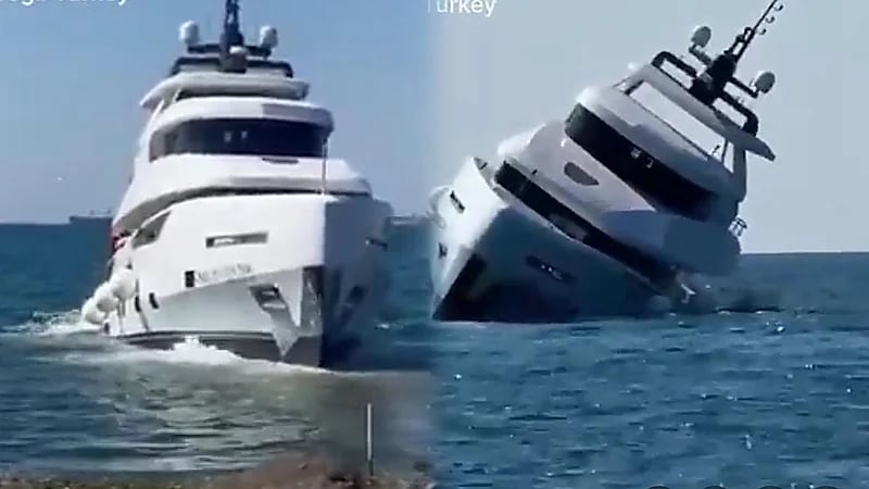 لحظة غرق يخت فاخر بعد 15 دقيقة من نزوله البحر.. فيديو