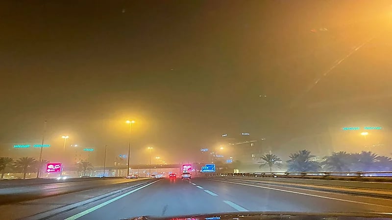 فيديو.. لحظة وصول العاصفة الترابية إلى الرياض