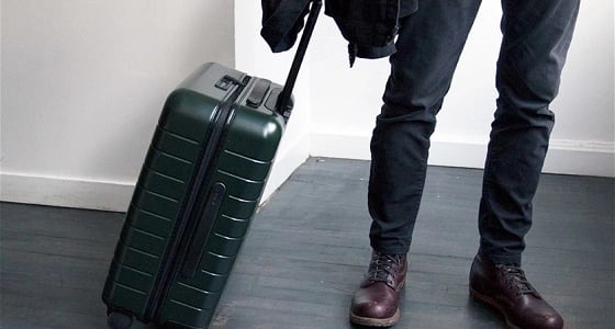 أم تورط ابنها في مطار أبو ظبي.. وضعت له الحشيش في حقيبته