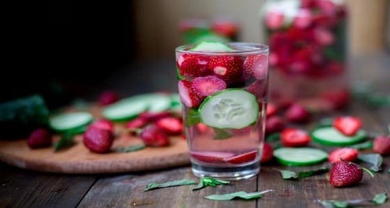 طريقة عمل " ديتوكس الفراولة " لحرق الدهون