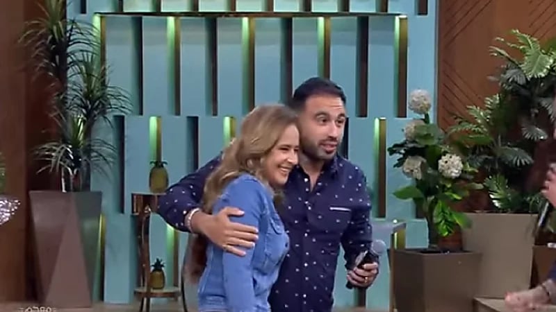 بالفيديو .. نيللي كريم تفاجئ زوجها في لقاء تلفزيوني