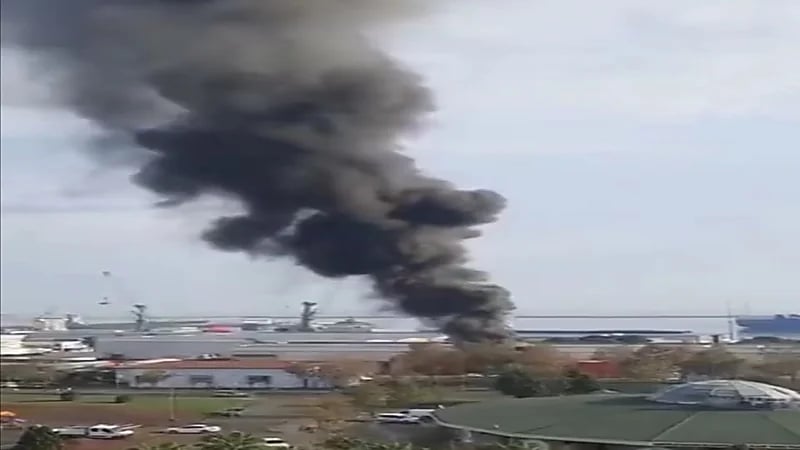 شاهد.. وقوع انفجار في ميناء سامسون شمال ‎تركيا