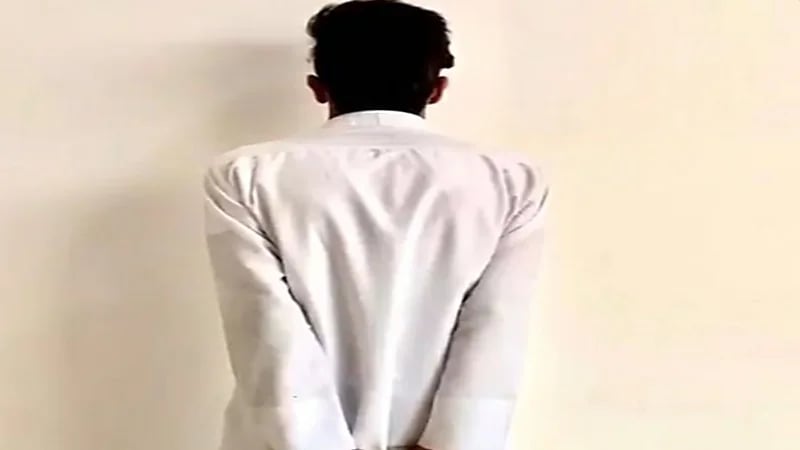 شاهد.. ضبط مواطن ظهر في فيديو يتباهى بحيازة مواد مخدرة ومبالغ مالية بالرياض 