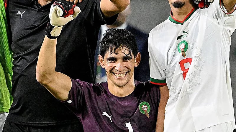 فرحة بونو بتأهل منتخب بلاده إلى دور الـ 16 بكأس الأمم الإفريقية