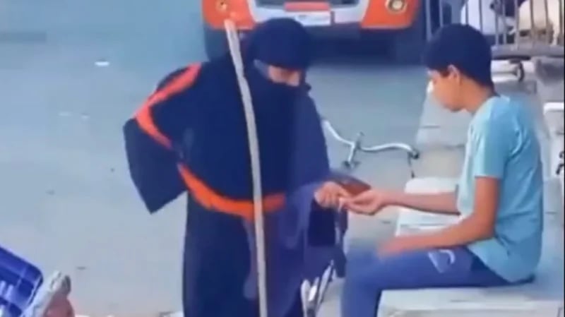 فيديو اختطاف الأطفال بشكة دبوس يثير الجدل