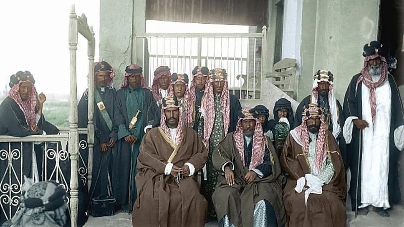صورة نادرة للملك عبدالعزيز في شبابه بالكويت