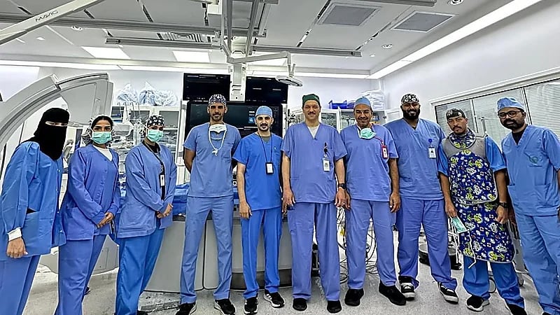 مدينة الملك عبد الله الطبية تنقذ حاجة كاميرونية بعد توقف مفاجئ بعضلة القلب