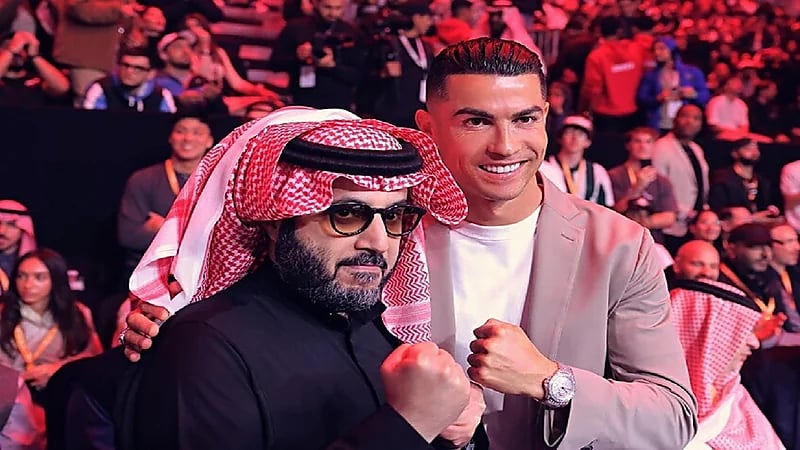 سيمون جوردان يكشف تفاصيل محادثات تركي آل الشيخ لشراء نادٍ إنجليزي