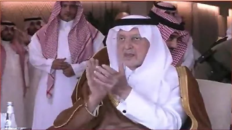 شاهد .. تفاعل أمير مكة مع انطلاق سباق ولي العهد للهجن