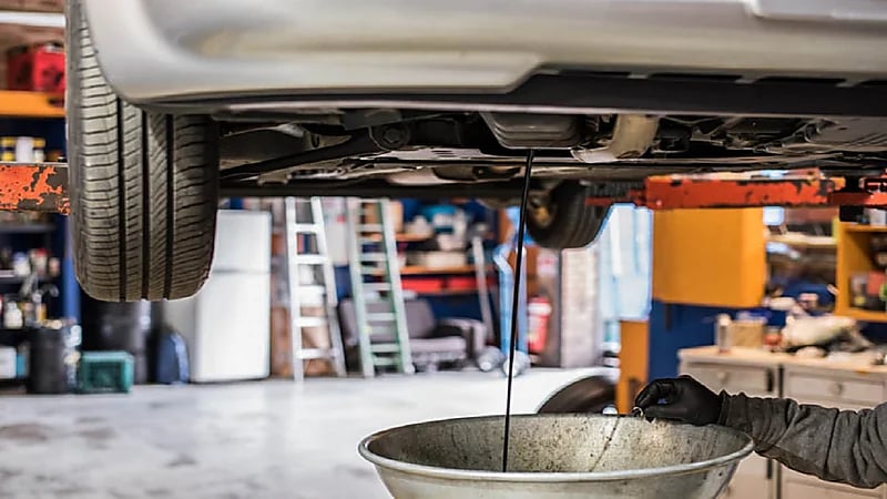 أفضل طريقة لتغيير زيت محرك السيارة