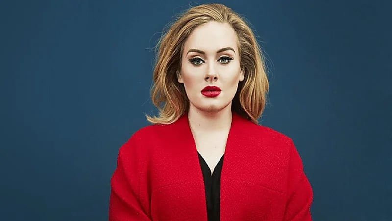 شاهد.. أديل ترحب بالسعوديين عبر بث مباشر