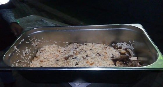 إتلاف 21 كم من المواد الغذائية غير الصالحة للاستهلاك الآدمي بالمدينة