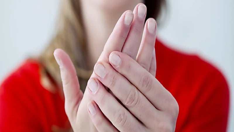 بالفيديو.. السيدات أكثر عرضة للإصابة ببرودة الأطراف