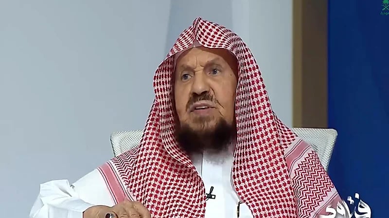 المنيع: إيذاء الزوار والمعتمرين في الحرمين إثمٌ عظيم ومخالفة لحرمة المكان.. فيديو