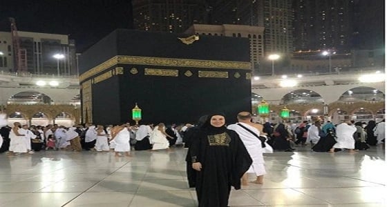 شيري عادل تؤدي مناسك العمرة