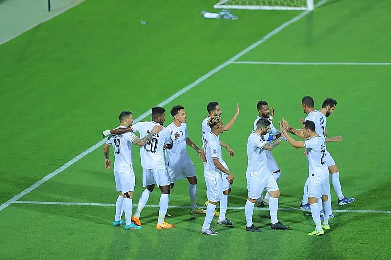 بالفيديو والصور.. الشباب يسحق الجزيرة الإماراتي بثلاثية نظيفة