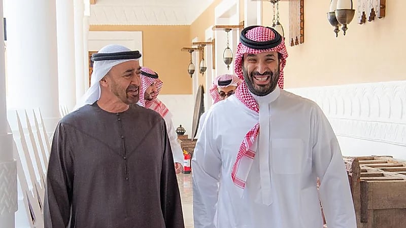 ولي العهد يبحث مع رئيس الإمارات تطورات الأوضاع في المنطقة.. صور