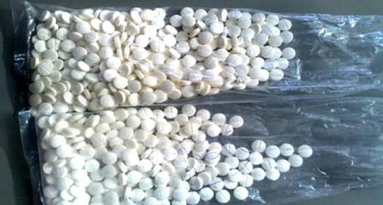 ضبط شخصان استقبلا كمية من الحبوب المخدرة بالرياض