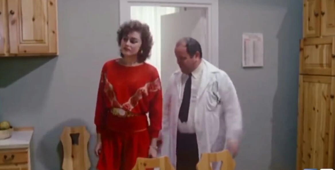 طبيب ينصح مرضى الاكتئاب الشيبان بمشاهدة الحسناوات