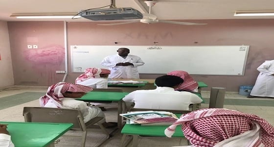 فرق طبية لتوعية طلاب المدارس عن الوقاية من مرض الجرب في الجمش