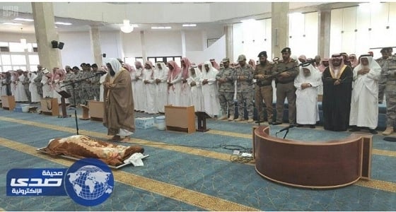 الجموع تؤدي صلاة الميت على الشهيد الشهراني في ظهران الجنوب