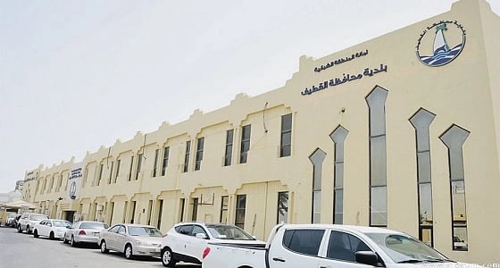 إغلاق شارع أبو بكر الصديق بـ " القطيف "