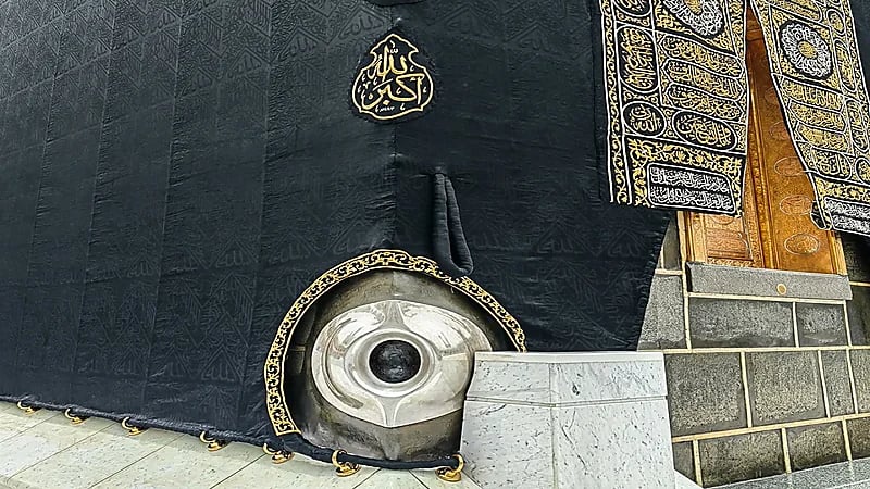 وضع خطةً مطورةً لتنظيم الصلاة في الحِجر وتقبيل الحجر الأسود