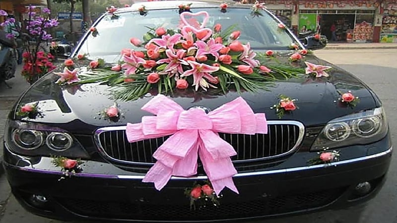 موكب زفاف يتوجه للمقابر قبل قاعة الفرح!