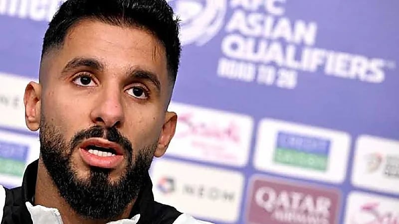 الصقور يستقبل الشهري بطريقة لافتة في تدريبات الاتحاد.. فيديو