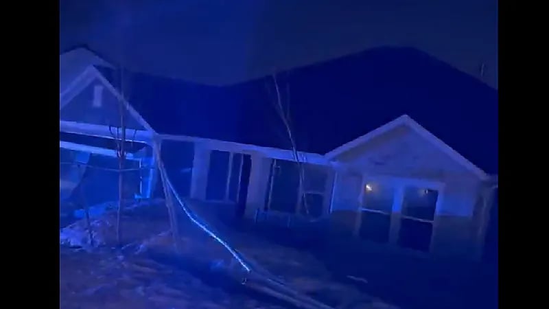 بالفيديو.. سقوط منازل في أمريكا بسبب ذوبان الجليد