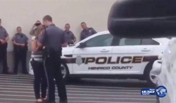 شرطي يتقدم للزواج من حبيبته بطريقة مبتكرة