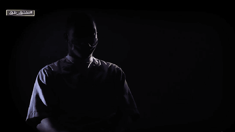 فيديو.. أب وأم يتسببان في دخول ابنهما عالم المخدرات