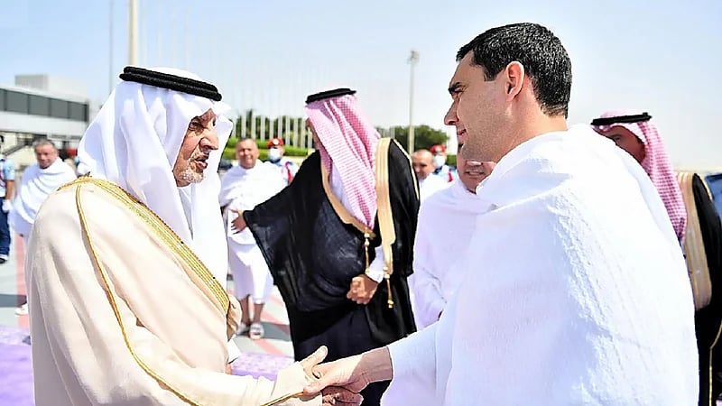بالصور.. رئيس تركمانستان يصل إلى جدة
