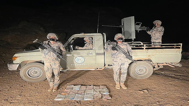 بالفيديو والصور.. إحباط محاولات تهريب 894 كيلوجرامًا من مادة الحشيش المخدر