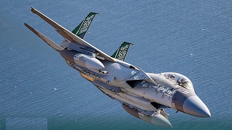 بالصور .. سماء جدة تتزين بعروض مبهرة احتفالاً باليوم الوطني الـ 92