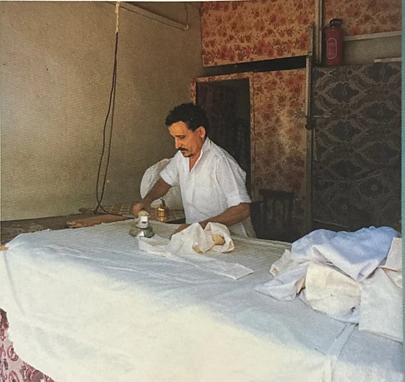 مغسلة ملابس في جدة بالتسعينات الهجرية