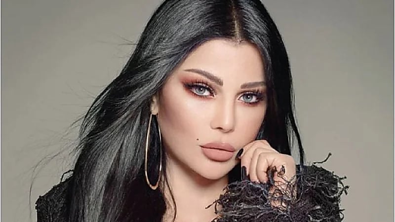 هيفاء وهبى تثير الجدل بصور مثيرة لها بـ "البورنس"