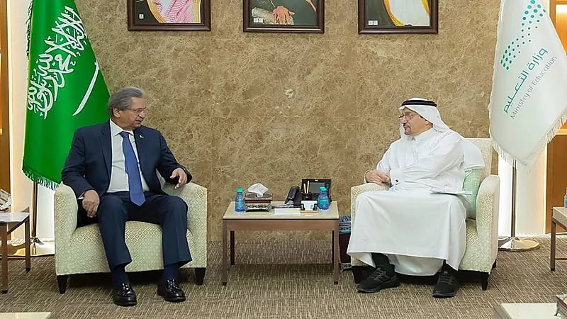 بالصور .. كواليس لقاء وزير التعليم بنظيره الباكستاني