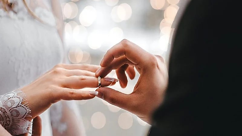 محامي يوضح الفئات الممنوعة من الزواج بغير السعوديين (فيديو)