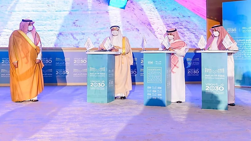 بالصور.. توقيع مبادرة لبناء وصيانة 60 مدرسة حكومية بالمدينة المنورة