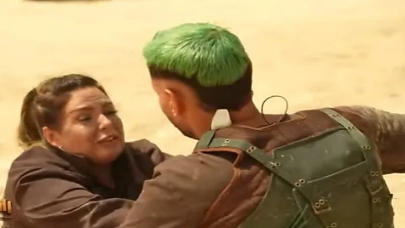 شاهد.. اعتداء صابرين على رامز جلال بعد اكتشافها المقلب في "رامز موفي ستار"