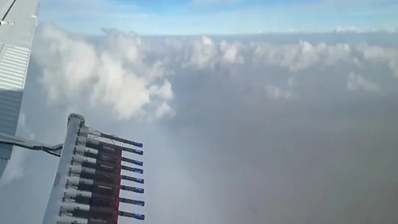 شاهد.. لقطات من عمليات الاستمطار التي أطلقت في الرياض والقصيم وحائل