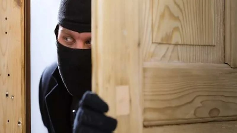 لصوص يعيدون المسروقات لاصحابها