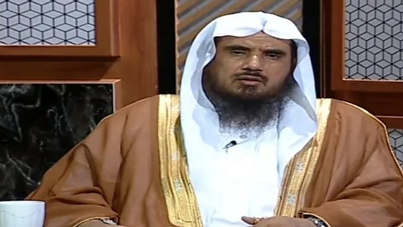 شاهد.. الخثلان يوضح ما تفعله المرأة بعد نزول دم الحيض عليها في الحج