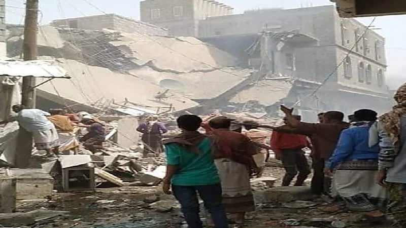 سلسلة انفجارات تهز سوق أسلحة في اليمن