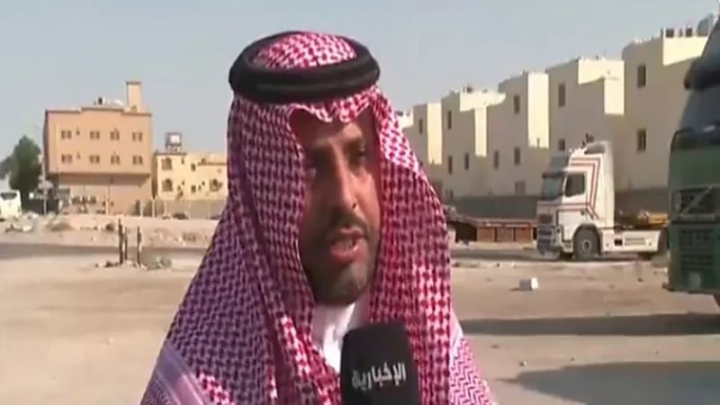 شاهد.. مستثمر يكشف عن سبب تكدس الشاحنات داخل الأحياء السكنية